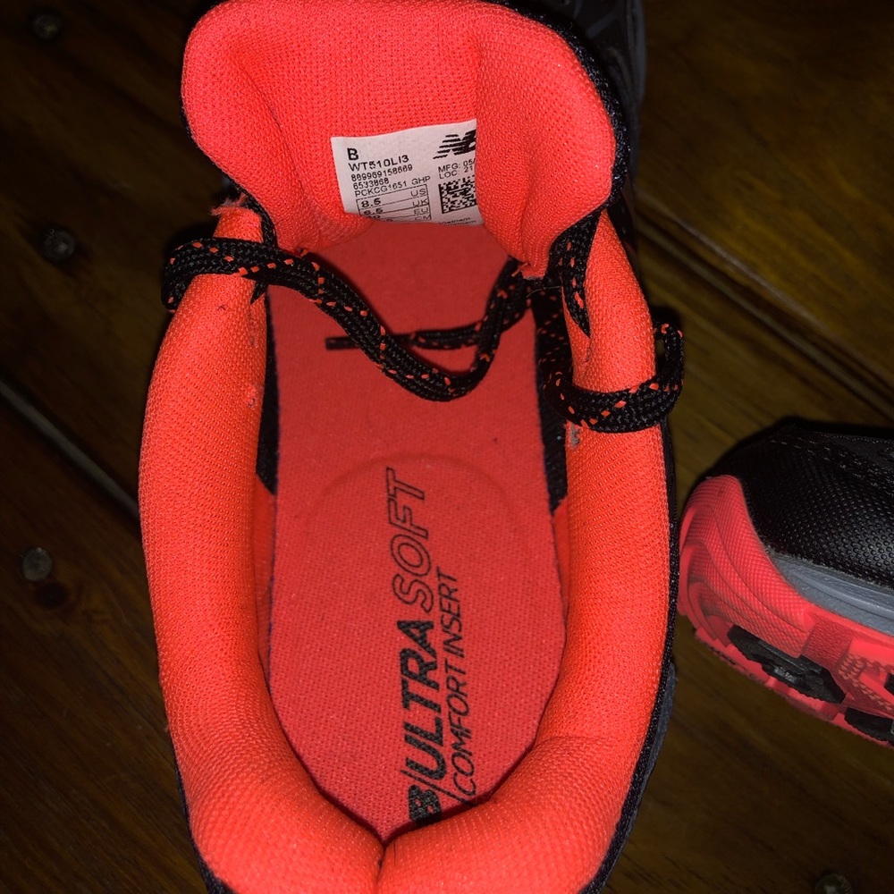 Women’s 8.5 New balance running/workout shoe